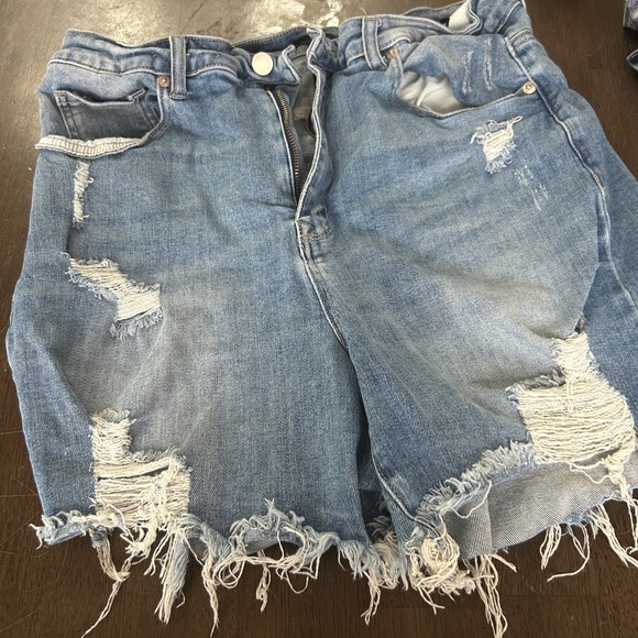 Stylish Distressed Denim Shorts for Women - Picture 1 of 3
